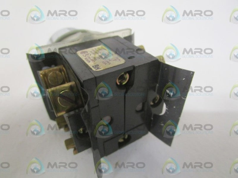 SQUARE D 9001-KA-1 PUSHBUTTON W/ CONTACT BLOCK *USED*