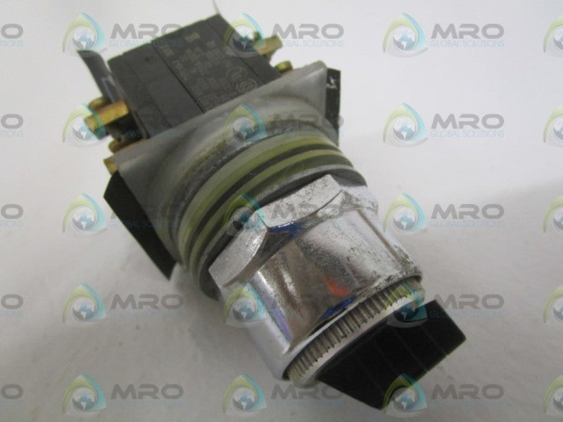 SQUARE D 9001-KA-1 PUSHBUTTON W/ CONTACT BLOCK *USED*