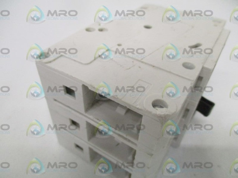 SIEMENS NGB3B030 CIRCUIT BREAKER 30A (CHIPPED) *USED*