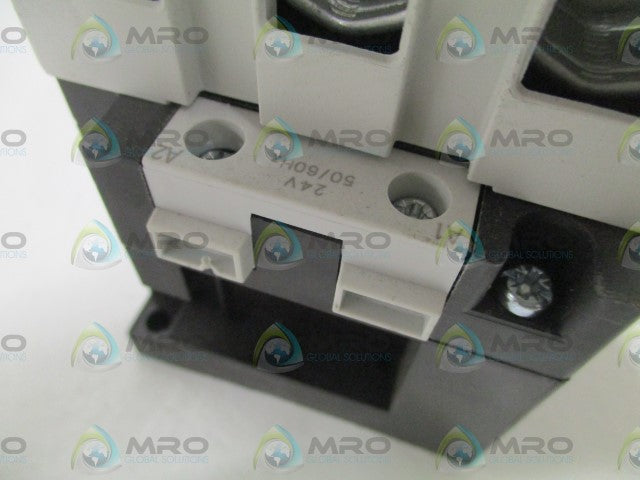 SIEMENS 3RT1044-1AC20 CONTACTOR 24V *USED*