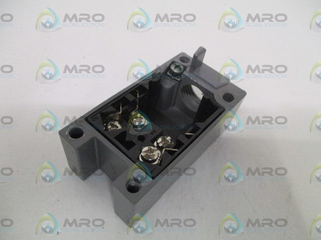 SIEMENS 3SE03-RA LIMIT SWITCH RECEPTACLE *USED*