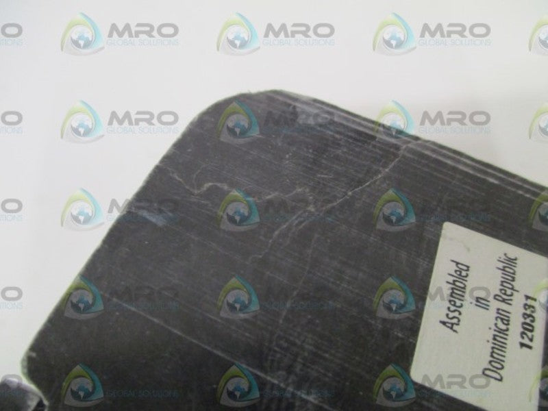SIEMENS QPJ3200 CIRCUIT BREAKER (CRACKED) *USED*