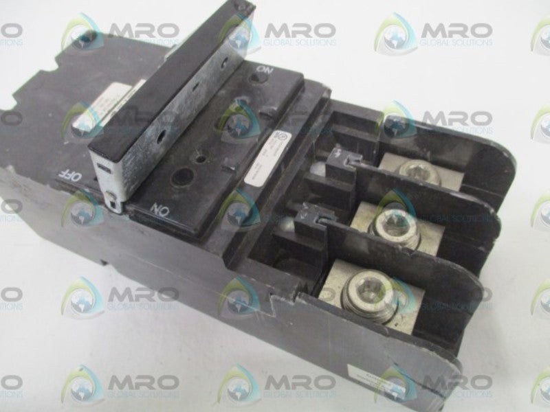 SIEMENS QPJ3200 CIRCUIT BREAKER (CRACKED) *USED*