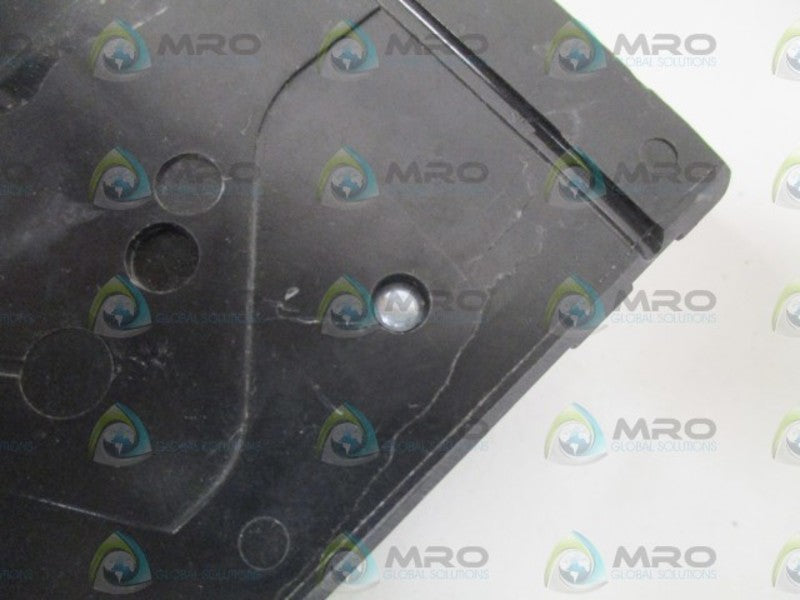 SIEMENS ED63B020 CIRCUIT BREAKER 20A (CRACKED) *NEW NO BOX*