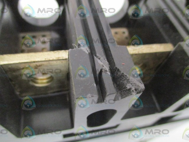SIEMENS QJ23B200X CIRCUIT BREAKER 200A (CHIPPED/CRACKED) *USED*