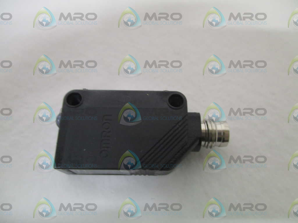 OMRON E3Z-B86 PHOTOELECTRIC SWITCH *NEW NO BOX*