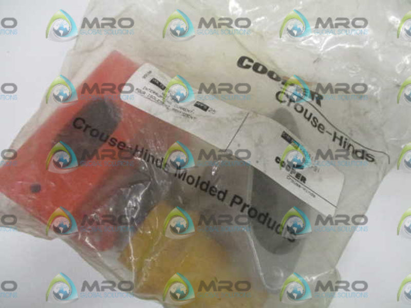 CROUSE-HINDS X8381-1 FLANGE RECEPTACLE W/ BASE * NEW IN FACTORY BAG *
