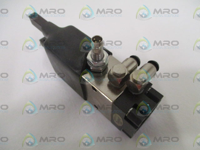PARKER 3H2DN010P-D30 GRIPPER *NEW NO BOX*
