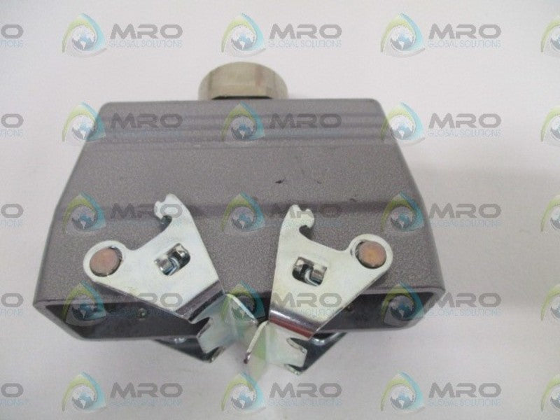 THOMAS & BETTS LH324 COUPLER HOOD *NEW NO BOX*