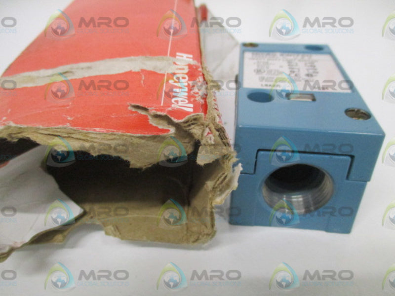 MICROSWITCH LSA2R LIMIT SWITCH (AS PICTURED) *NEW IN BOX*