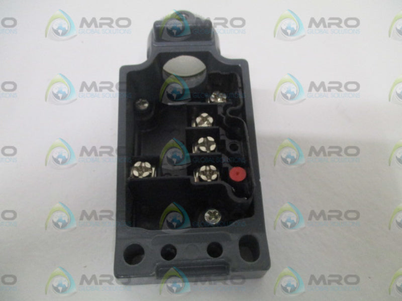 PEPPERL+FUCHS 08275S LIMIT SWITCH BASE *NEW NO BOX*
