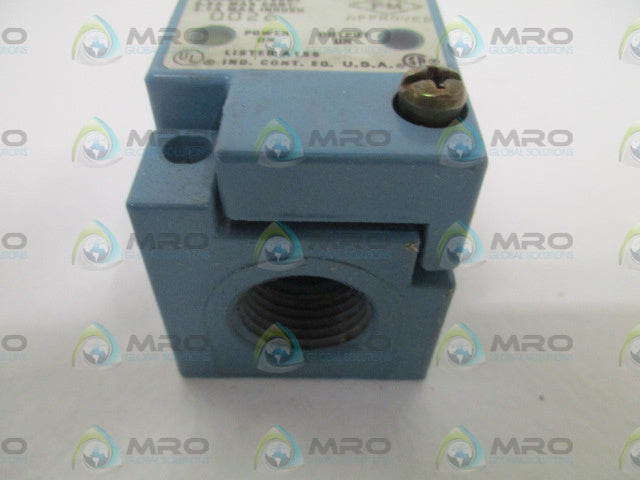 MICROSWITCH LYT01C-2S PROXIMITY SWITCH *NEW NO BOX*