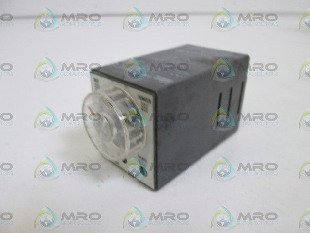 IDEC ELECTRONIC TIMER GT3A-3AF20 *USED*