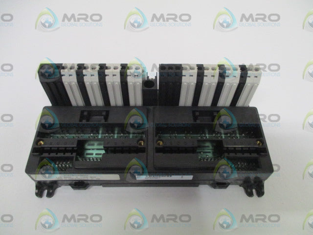 GE FANUC IC670CHS002A I/O BASE 2 TIER BOX *USED*