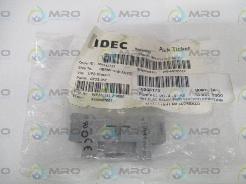 IDEC SY2S-05C FINGERSAFE SOCKET *NEW IN FACTORY BAG*