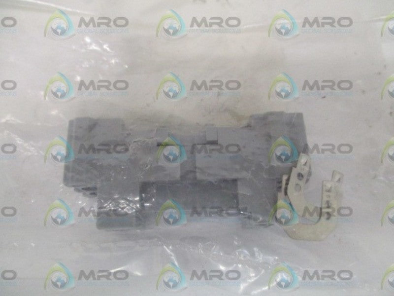 IDEC SY2S-05C FINGERSAFE SOCKET *NEW IN FACTORY BAG*