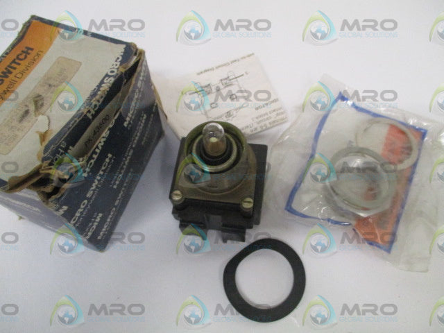 MICROSWITCH PTY5211 3-POSITION SWITCH *NEW IN BOX*