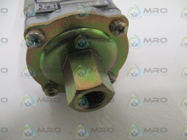 SQUARE D 9012-GNG-4 SER.C PRESSURE SWITCH (AS PICTURED) *NEW NO BOX*