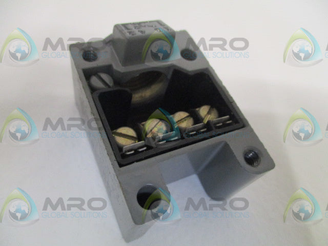 SQUARE D 9007-CT-52 LIMIT SWITCH RECEPTACLE *USED*