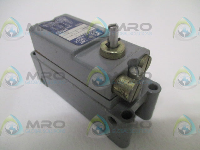 SQUARE D 9007-AW-12  SER.C LIMIT SWITCH *USED*
