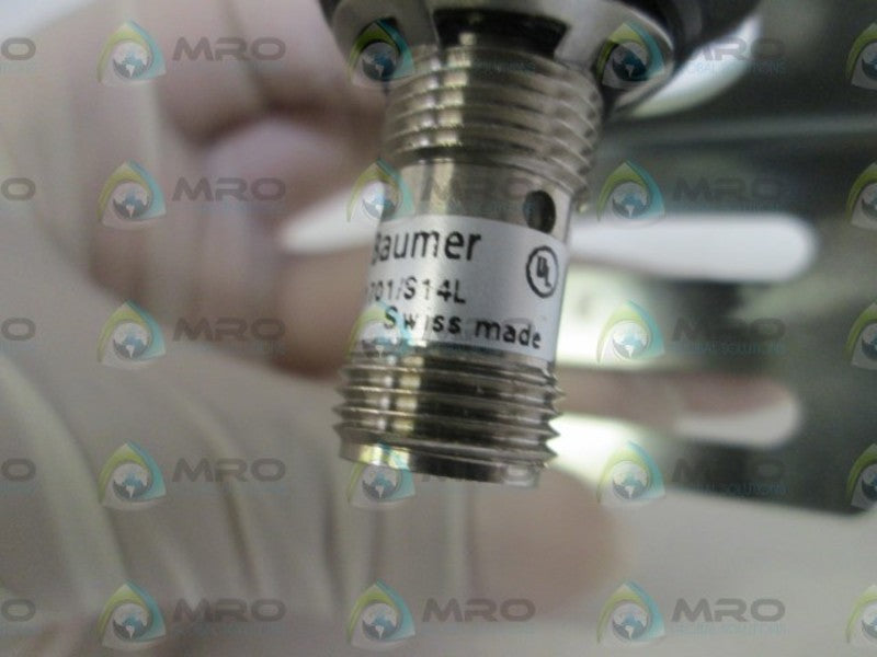 BAUMER INDUCTIVE SENSOR IFRM 12N1701/S14L  UNMP