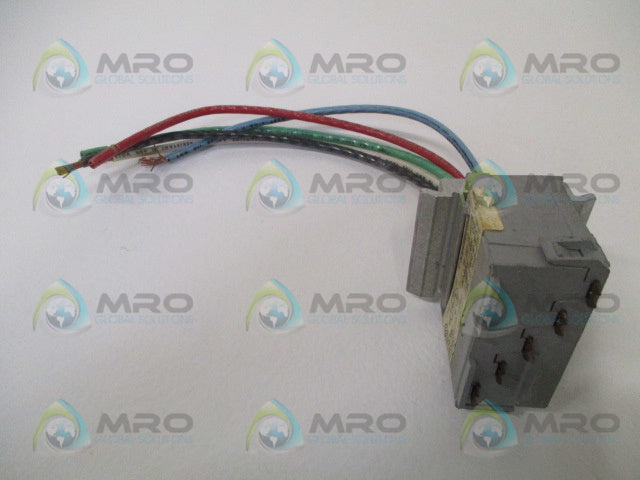 WIREMOLD T30-277 CONNECTOR CHAN-L-WIRE (AS PICTURED) *USED*