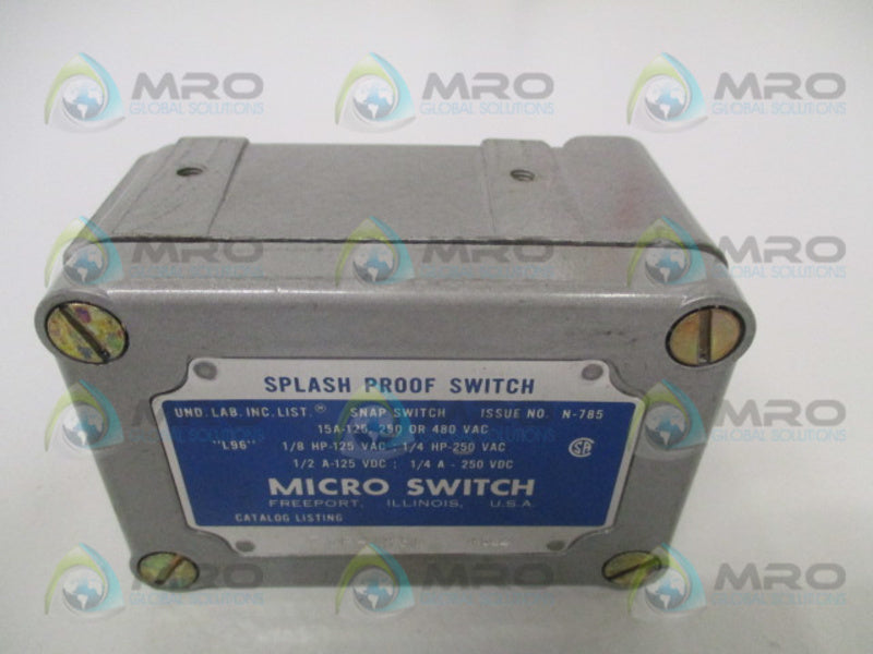 MICRO SWITCH OP-AR30 SPLASH PROOF SWITCH (AS PICTURED) UNMP