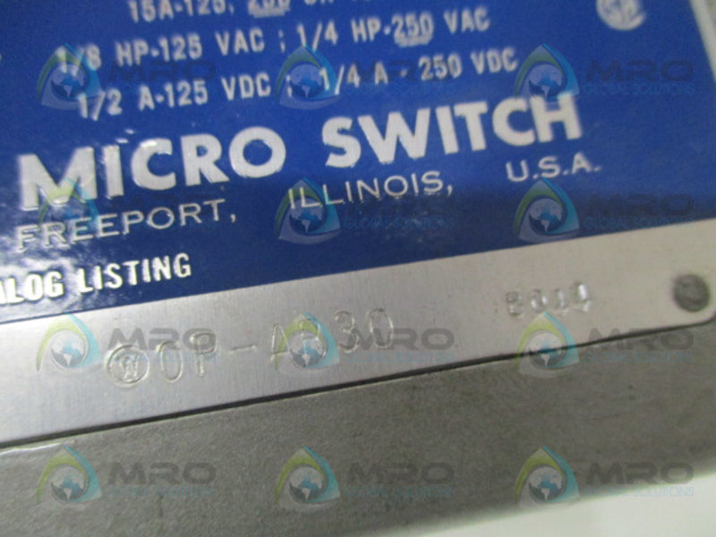 MICRO SWITCH OP-AR30 SPLASH PROOF SWITCH (AS PICTURED) UNMP