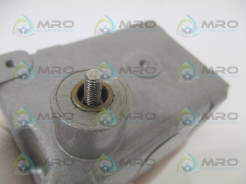 MICRO SWITCH OP-AR30 SPLASH PROOF SWITCH (AS PICTURED) UNMP