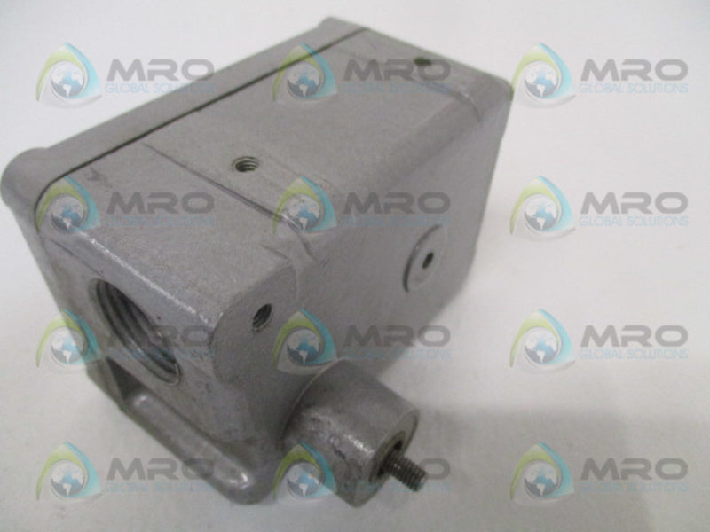MICRO SWITCH OP-AR30 SPLASH PROOF SWITCH (AS PICTURED) UNMP