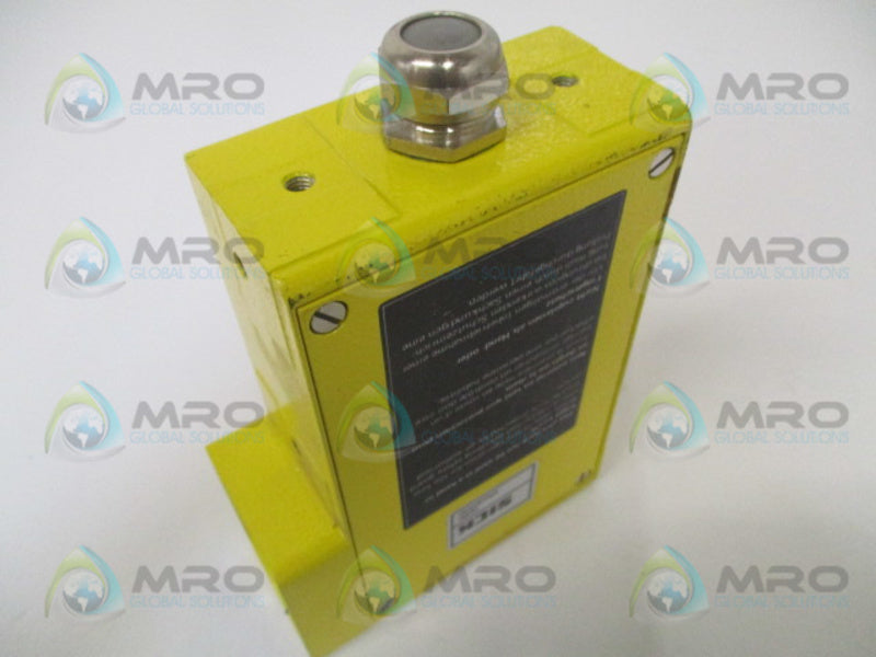 SICK WSU26-120 PHOTOELECTRIC SAFETY SWITCH *NEW NO BOX*