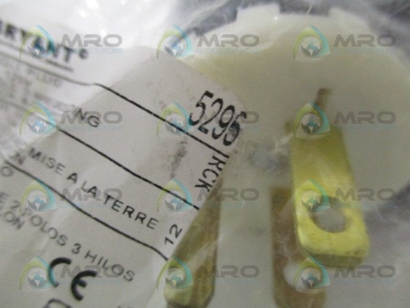 BRYANT 5295 ANGLE PLUG * NEW IN FACTORY BAG *