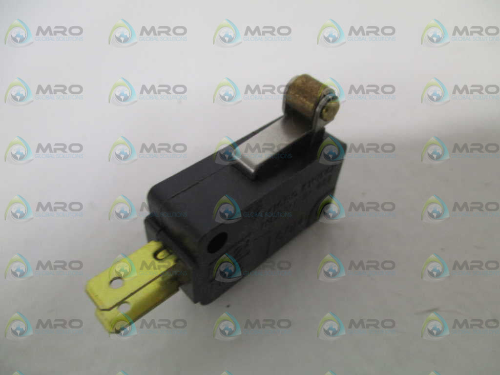 MICROSWITCH V7-1C13D8-201 BASIC ROLLER SWITCH *NEW NO BOX*