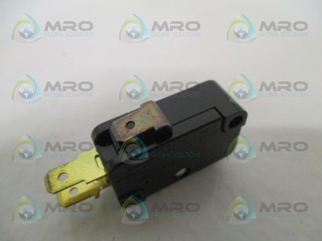 OMRON V-15G-1C25-K PIN PLUNGER SWITCH *USED*
