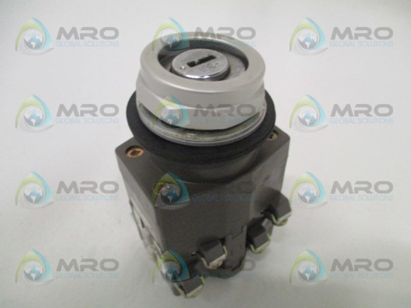 IDEC ACSNK-301 CAM KEY SWITCH *USED*