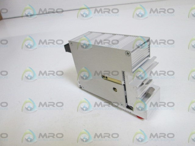 MOORE IPT2/4-20MA/3-15PSIG/20PSI-FA1-QM  DIN PRESSURE TRANSMITTER *NEW NO BOX *