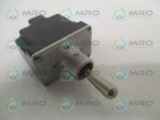 MICROSWITCH 2TL1-1 TOGGLE SWITCH *USED*