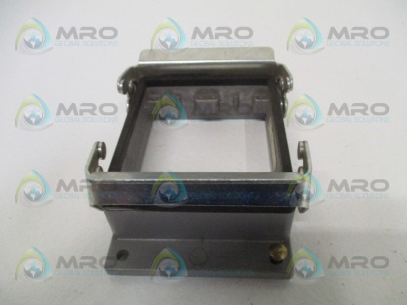 THOMAS & BETTS PB132 HOUSING BASE *USED*