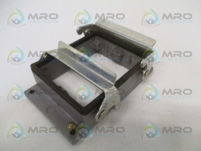 THOMAS & BETTS PB132 HOUSING BASE *USED*