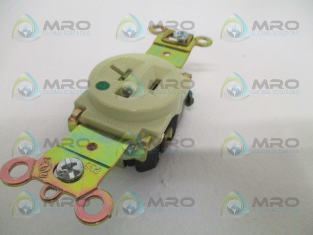 PASS & SEYMOUR 8301-I SINGLE RECEPTACLE *NEW IN BOX*