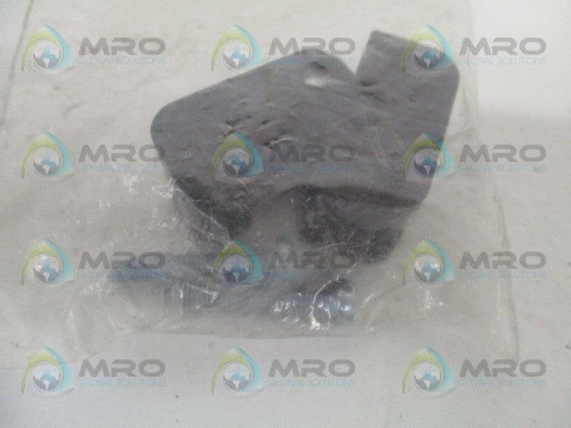 IFM EFECTOR E10015 MOUNTING CLAMP KIT *NEW IN FACTORY BAG*