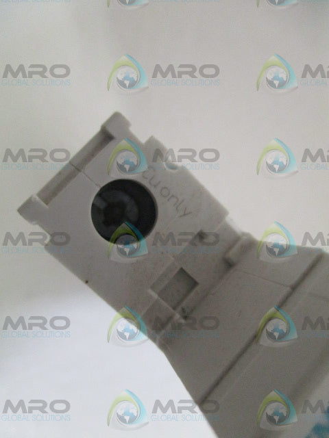 SIEMENS 5SJ4118-8HG42 CIRCUIT BREAKER 15A *USED*