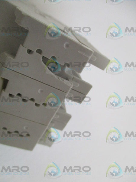 SIEMENS 5SJ4318-7HG41 CIRCUIT BREAKER 15A (AS PICTURED) *USED*