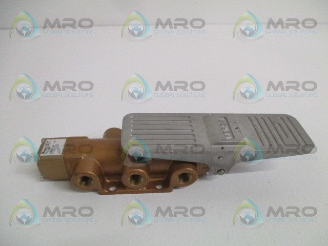 VERSA VST-4402 PNEUMATIC DIRECTIONAL VALVE *NEW NO BOX*
