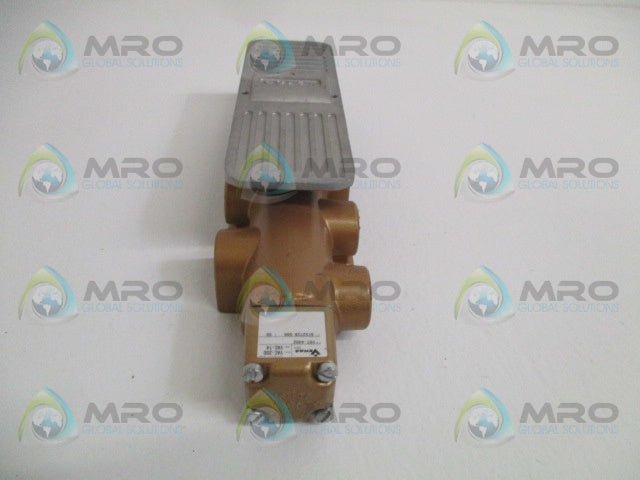 VERSA VST-4402 PNEUMATIC DIRECTIONAL VALVE *NEW NO BOX*