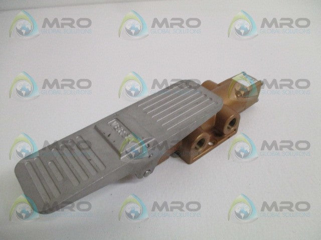 VERSA VST-4402 PNEUMATIC DIRECTIONAL VALVE *NEW NO BOX*