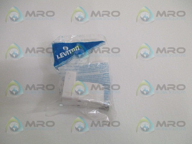 LEVITON 5C400 LAMP HOLDER *NEW IN FACTORY BAG*