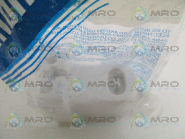 LEVITON 5C400 LAMP HOLDER *NEW IN FACTORY BAG*
