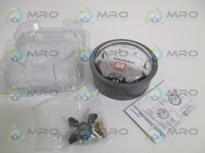 DWYER 2030 PRESSURE GAUGE 0-30" WC * NEW IN ORIGINAL PACKAGE *