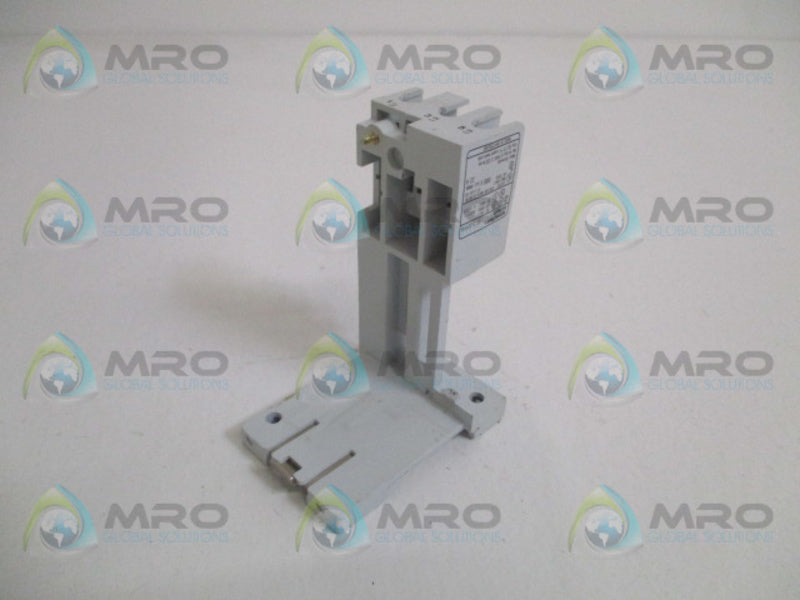 SPRECHER+SCHUH CT3-32-P-A ADAPTOR PANEL MOUNT *USED*